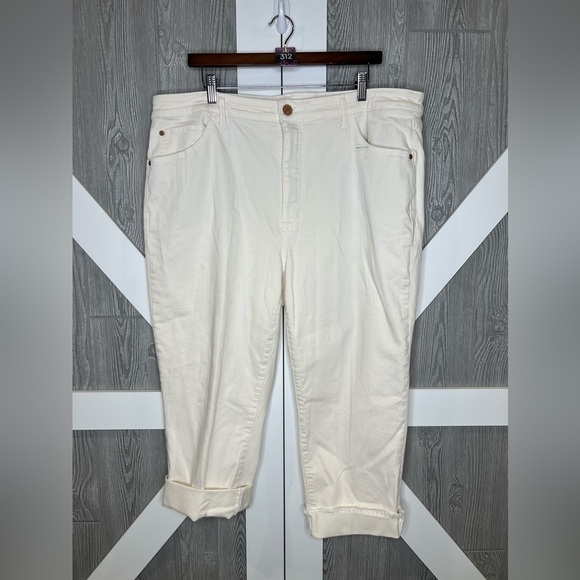 312. NEW Plus Size EVRI™ Fit Solutions Denim Capris Ivory 20W - Picture 1 of 7